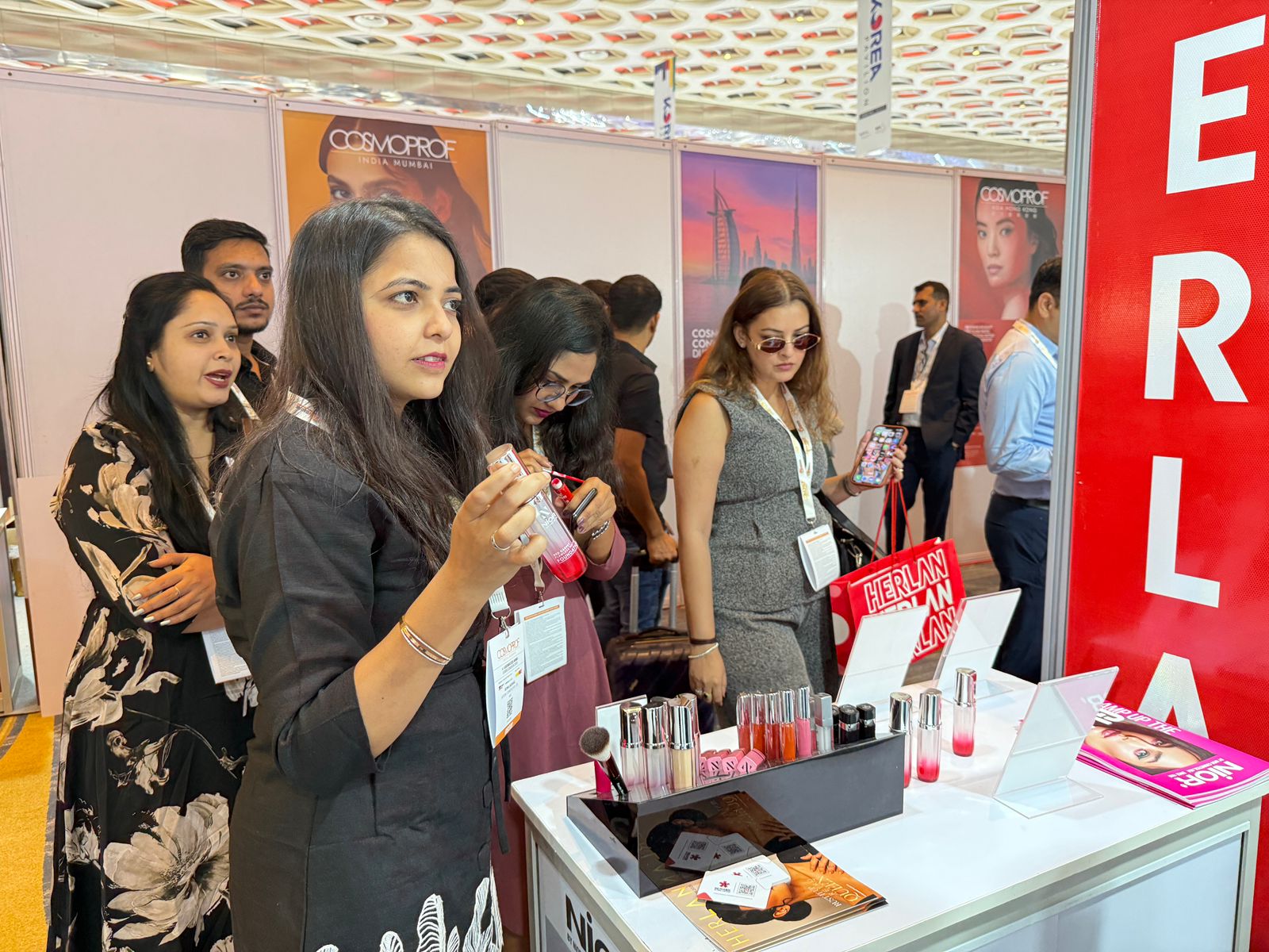 কসমোপ্রফ প্রদর্শনীতে ভারতীয়দের নজর কেড়েছে বাংলাদেশের রিমার্ক