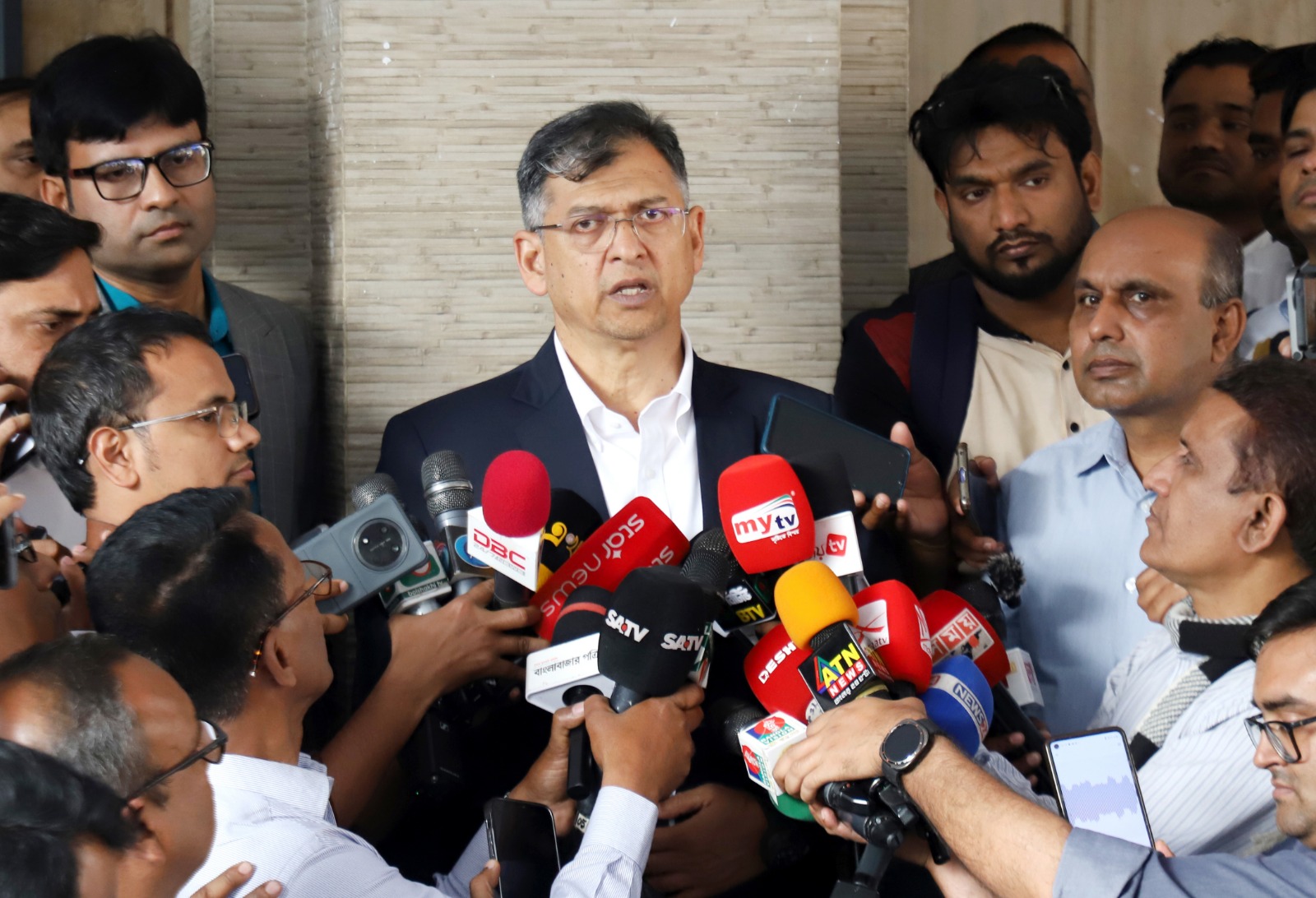 খুব শীঘ্রই আরো ১০ হাজার নতুন কনস্টেবল নিয়োগ প্রদান করা হবে- স্বরাষ্ট্রমন্ত্রী