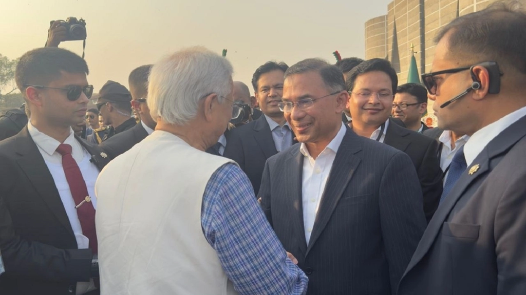 Dr Yunus exchanges greetings with PM