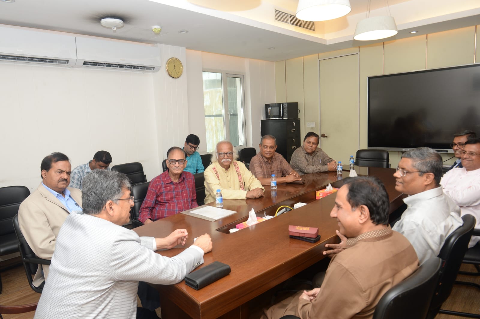 স্বরাষ্ট্রমন্ত্রীর সঙ্গে পূজা উদযাপন পরিষদের বৈঠক, সংখ্যালঘু নিরাপত্তা ও দুর্গাপূজা নিয়ে আলোচনা